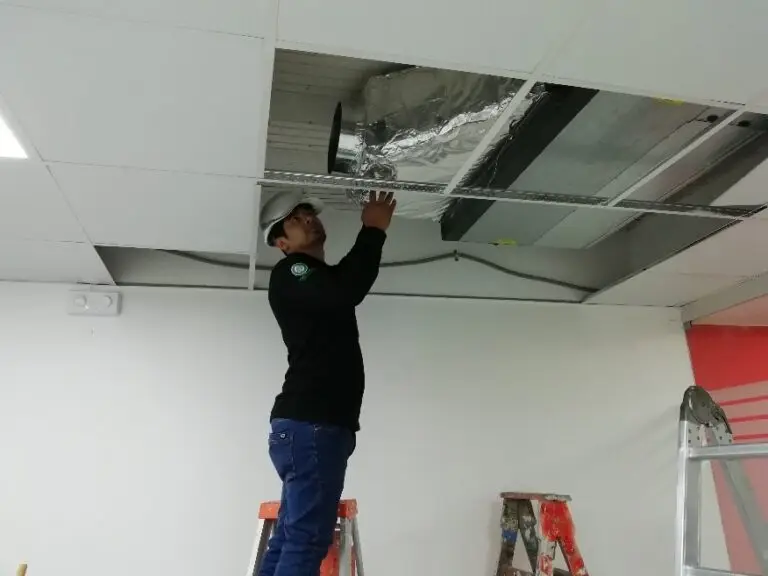 Instalación de equipos VRV VRF aro constructora y minero